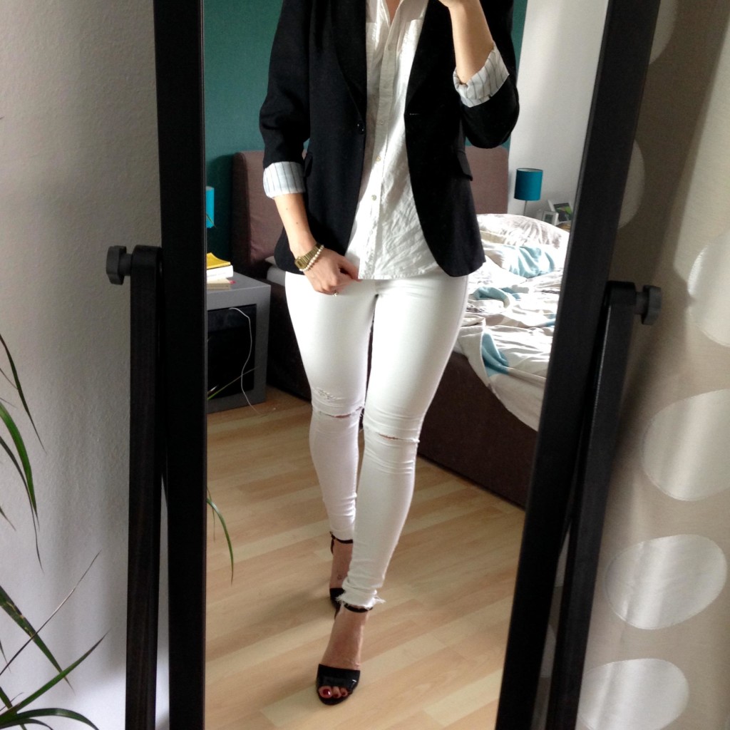 Distressed Denim Blazer Outfit 5