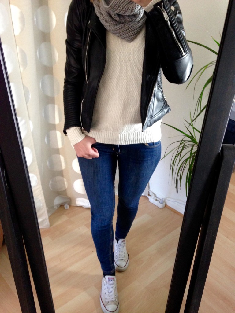 Outfit Weißer Pullover und Zara Lederjacke