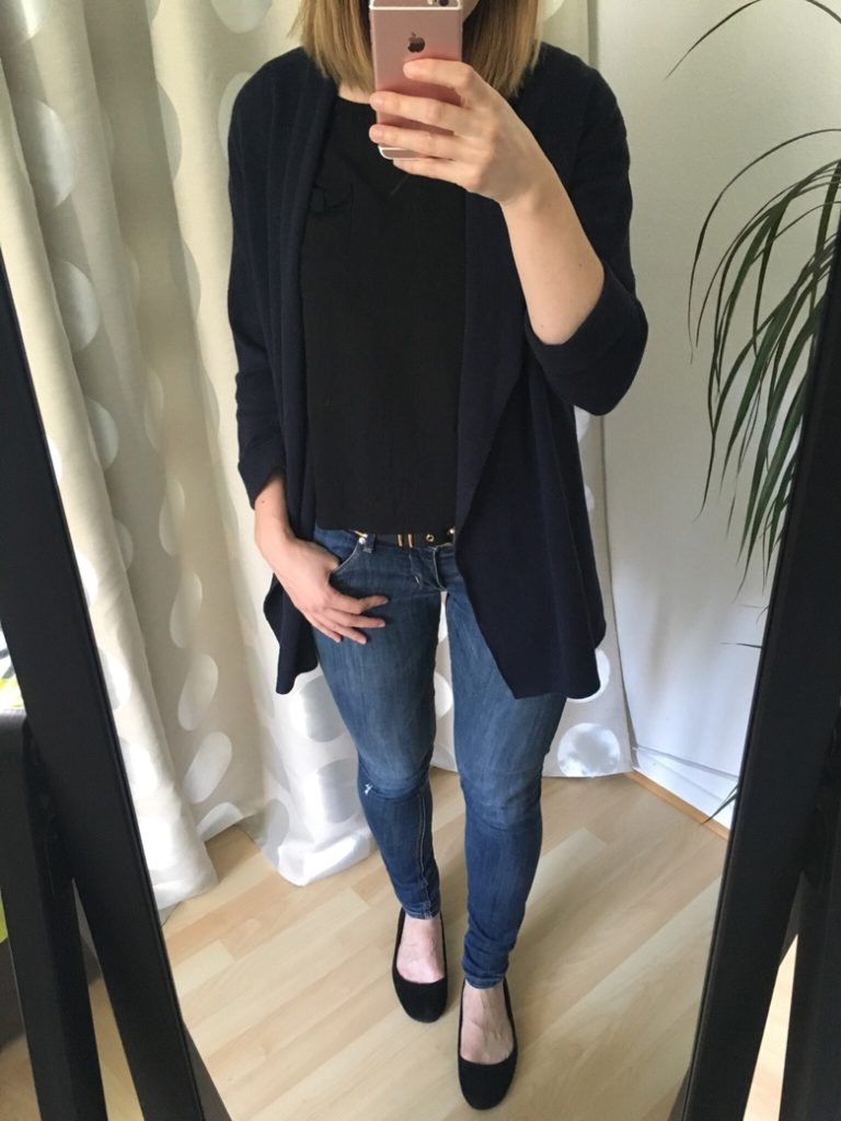 Schwarzes TShirt Jeans Outfit