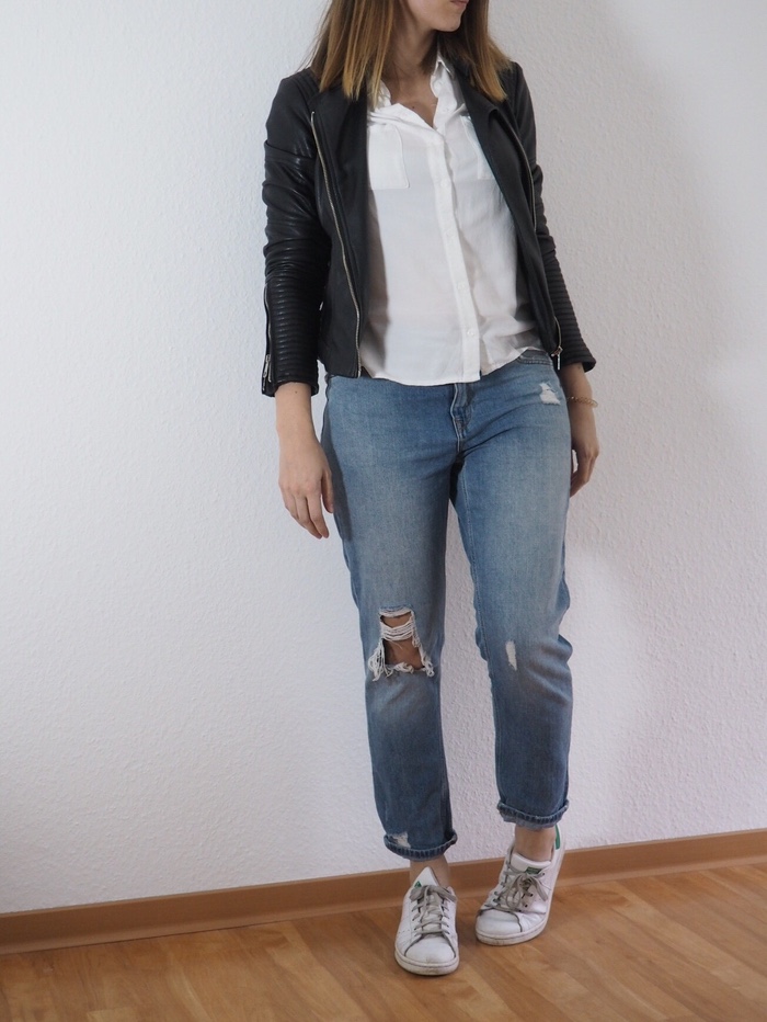 Mom-Jeans-weisse-Bluse-Lederjacke-Sommer-Outfit-2017