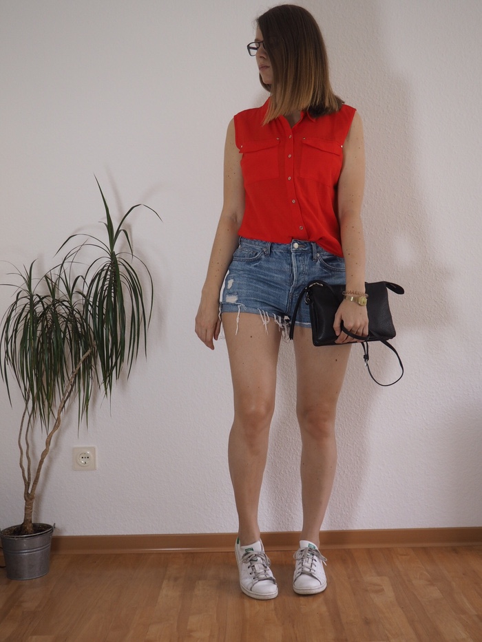Shorts-rote-Bluse-Sommer-Outfit-2017