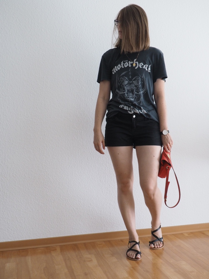 band-shirt-outfit-shorts-sommer-outfit-