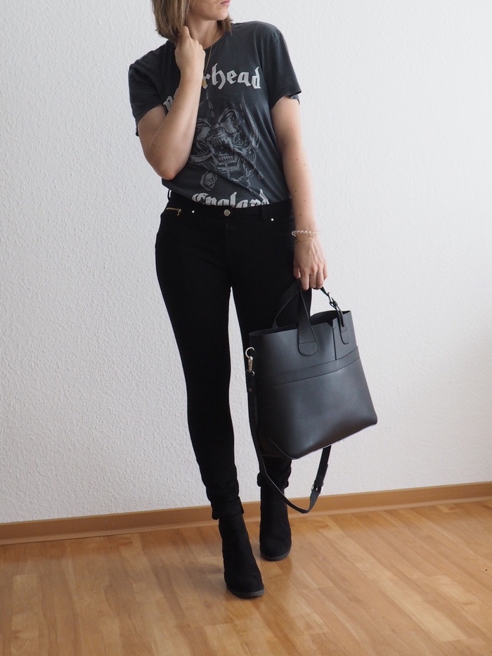 Band-Shirt-kombinieren-Bandshirt-Outfit-all-black-look