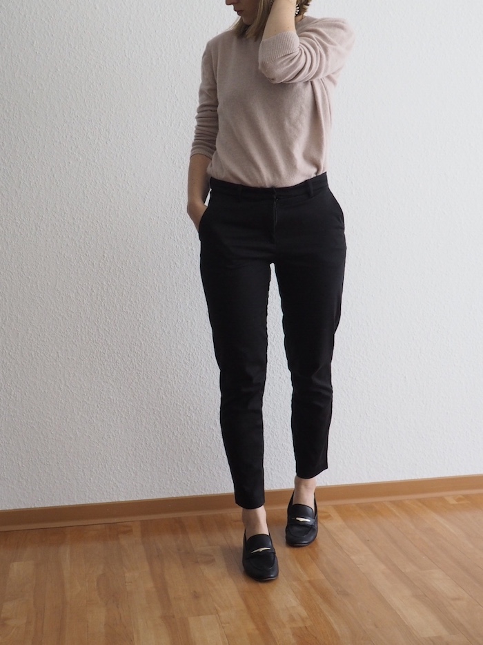 Slacks-kombinieren-rosa-Pullover-Herbst-Outfit
