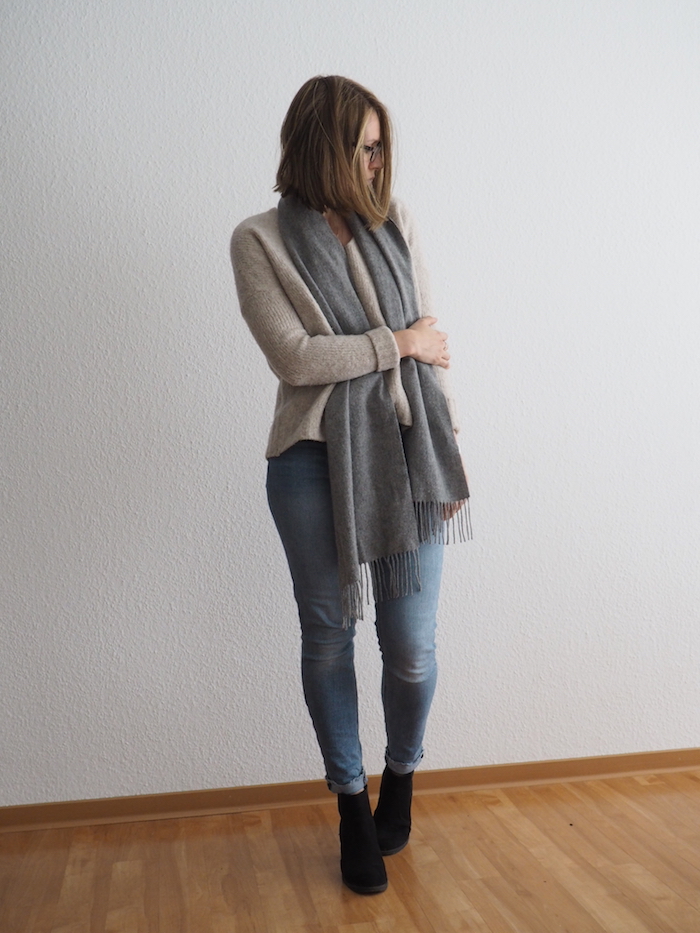 helle Jeans beiger Pullover Herbst Outfit