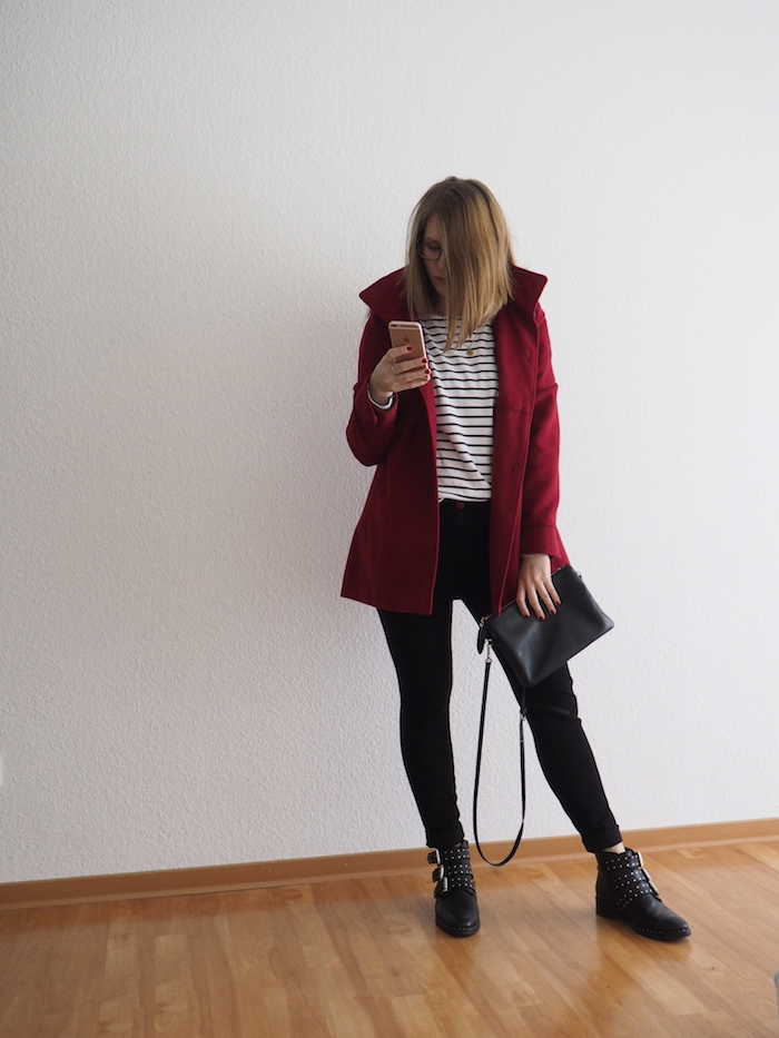 roter-Mantel-Biker-Boots-Outfit